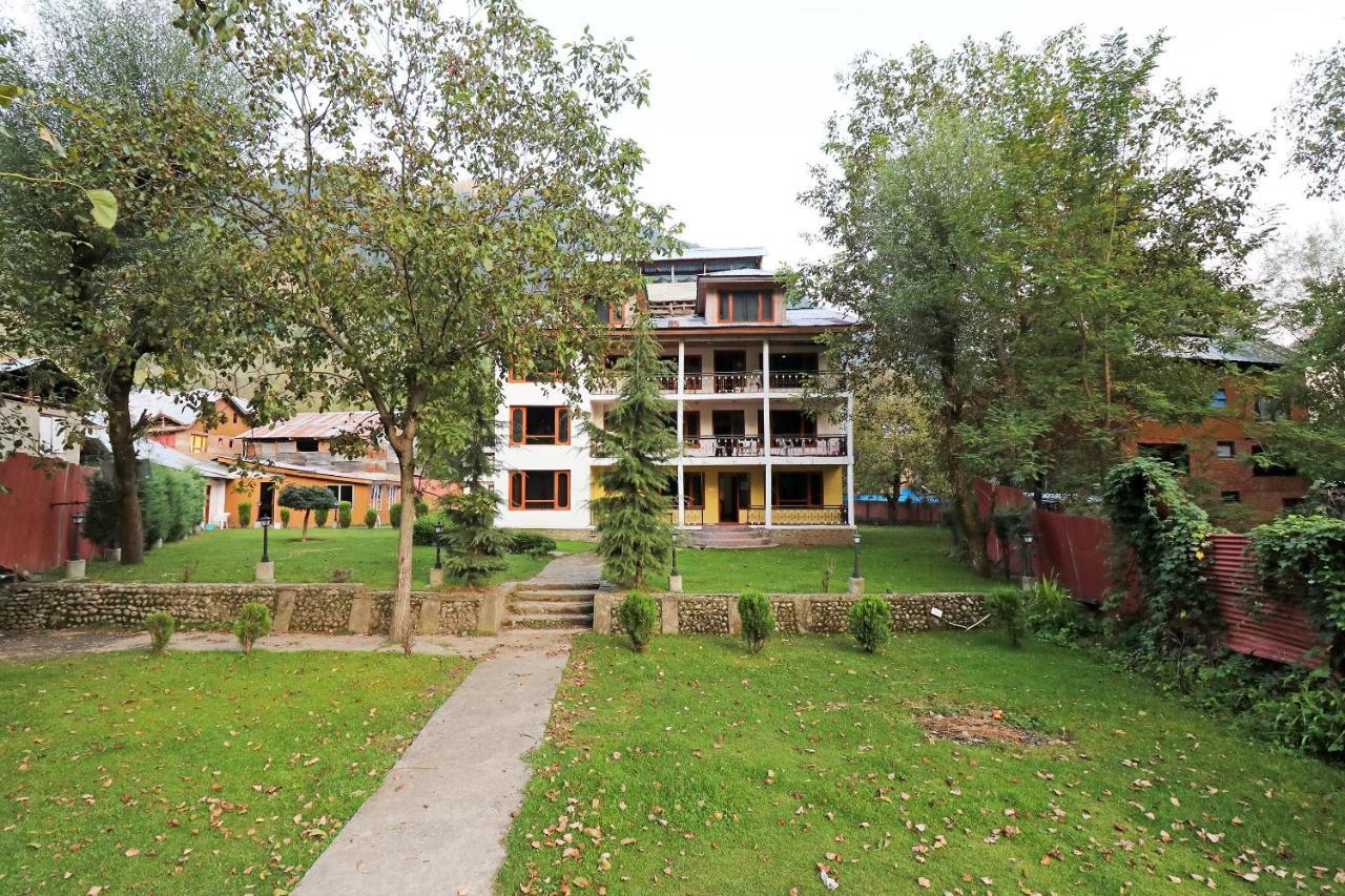 Oyo 18416 Hotel Park Palace Pahalgām Exteriör bild